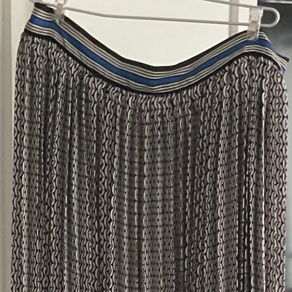 NWT black white and blue pleated skirt - Picture 1 of 3